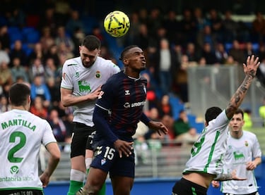 Aprobados y suspensos del Racing en Eibar: Goles perdonados, autoexpulsión, nula reacción y derrota