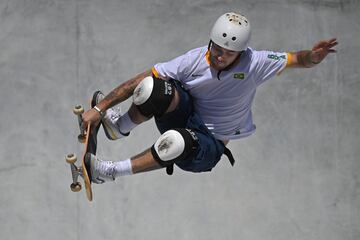 Pedro Barros compitiendo en la prueba de skate. 