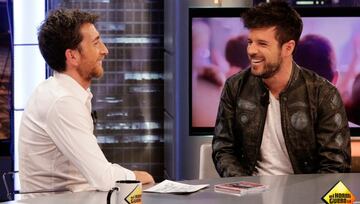 Los encargados de finalizar la semana en El Hormiguero: Quédate en casa son el cantante Pablo López y el presentador de Ahora Caigo, Arturo Valls. Entre otros temas explicarán a toda la audiencia del programa presentado por Pablo Motos como están llevando el confinamiento por culpa del coronavirus. No faltarán los juegos ni las bromas para entretener a todos los espectadores.
