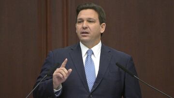 El gobernador del estado de Florida, Ron DeSantis, visitó a alumnos de la preparatoria de Middleton, y criticó a aquellos que usan cubrebocas.