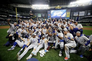 Este sábado por la noche, Dodgers derrotaron 5-1 a Milwaukee Brewers en el séptimo juego de la Serie de Campeonato