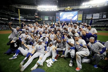 Este sábado por la noche, Dodgers derrotaron 5-1 a Milwaukee Brewers en el séptimo juego de la Serie de Campeonato