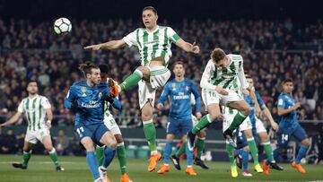 Joaquín se exprimió a sus 36 años, robó seis balones y fue el mejor de un Betis que remontó temporalmente el 0-1 del Madrid.