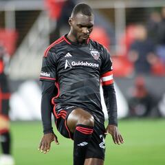 Benteke avisa a Messi en la MLS