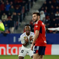 What did Vinicius say to the referee during the LaLiga Santander game against Osasuna?