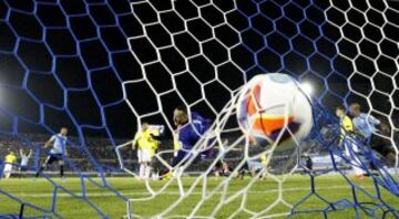 Uruguay golea a Colombia 3-0 en el Centenario