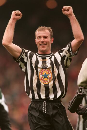 260 goles con el Blackburn Rovers y Newcastle United.