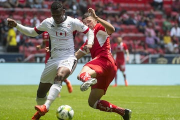 El central colombiano regresa al Puerto Jarocho después de jugar con Xolos de Tijuana, Veracruz, Atlas y Lobos BUAP. Leiton Jiménez buscará darle solidez defensiva a los escualos. 