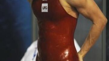 <b>BAÑADORES POLÉMICOS.</b> El nadador español Rafa Muñoz con su bañador 'Jaked', el modelo con el que batió el récord del mundo de los 50 metros mariposa en los campeopnatos de Francia el pasado mes de abril.