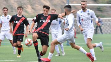 El CD Paracuellos Antamira-Majadahonda ganó al Rayo Vallecano de Madrid B (1-0) gracias a un gol de Álvaro Merencio a los dos minutos de juego. Encuentro correspondiente a la Jornada 8 en el Grupo 7 de Tercera División RFEF, disputado