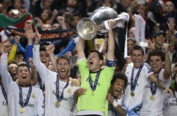 24/05/2014. El Real Madrid consigui¨® la ansiada D¨¦cima tras vencer al Atl¨¦tico en la final por 4-1. Casillas levanta el trofeo de la Copa de Europa.