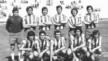 Una hist&oacute;rica alineacion del Granada en los a&ntilde;os 70 durante un partido contra el Real Madrid en el Santiago Bernab&eacute;u.