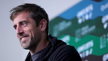 New York Jets quarterback Aaron Rodgers has recently confessed to being a huge Taylor Swift fan and this video proves his fandom is real.
