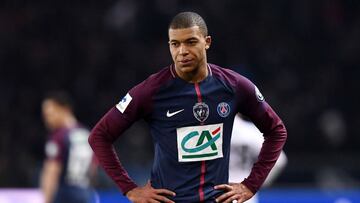Mbapp¨¦ posa con la camiseta del PSG de la pr¨®xima temporada