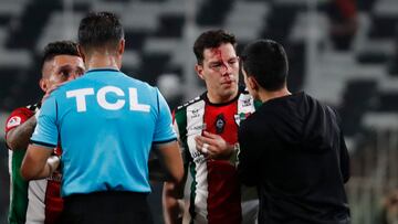 Futbol, Colo Colo vs Palestino.
Semifinal, Copa Chile 2023.
El jugador de Palestino Fernando Meza, es heroido durante el partido de Copa Chile   contra Colo Colo  en el estadio Monumental en Santiago, Chile.
01/08/2023
Marcelo Hernandez/Photosport

Football, Colo Colo vs Palestino.
Semifinals, 2023 Copa Chile.
Palestino's player Fernando Meza is injuried during the Copa Chile match against Colo Colo at the Monumental stadium in Santiago, Chile.
01/08/2023
Marcelo Hernandez/Photosport