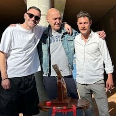 Lucas Pérez reaparece tras sufrir tuberculosis: reparte jamón con Coto Matamoros durante el apagón