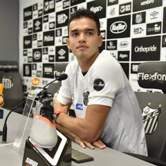 Santos defiende a Aguilar tras comentarios xenófobos