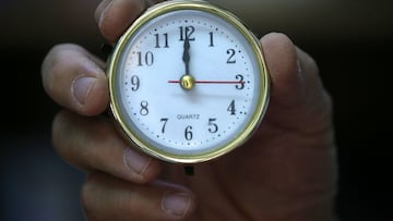 Santiago 4 de abril 2025.
Fotografias referenciales de cambio de hora dondo este finde semana los reloj se atrasaran una hora.
Javier Salvo/Aton Chile