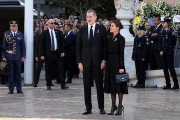 El rey Felipe VI y la reina Doña Letizia a su llegada al funeral de Constantino II de Grecia. 
