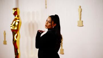 Vanessa Hudgens confirma su embarazo al revelar su baby bump en la red carpet de la 96ª edición de los Oscar. La actriz espera su primer hijo con Cole Tucker.