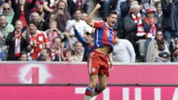 Un doblete de Lewandowski alivia a un Bayern bajo mínimos