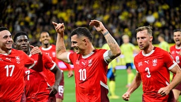 Soccer Football - FIFA World Cup - UEFA Qualifiers - Group B - Sweden v Switzerland - Strawberry Arena, Solna, Sweden - October 10, 2025 Switzerland's Granit Xhaka celebrates scoring their first goal with teammates Jonas Ekstromer/TT News Agency via REUTERS ATTENTION EDITORS - THIS IMAGE WAS PROVIDED BY A THIRD PARTY. SWEDEN OUT. NO COMMERCIAL OR EDITORIAL SALES IN SWEDEN.