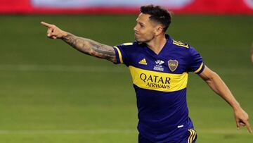 Boca Juniors&#039; forward Mauro Zarate (C) celebrates after scoring the team&#039;s second goal against  Defensa y Justicia during their Argentine Professional Football League match at the Monumental stadium in Buenos Aires, on April 3, 2021. (Photo by ALEJANDRO PAGNI / AFP)