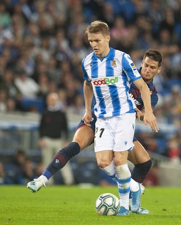 Jugó cedido en la Real Sociedad la temporada 19/20.