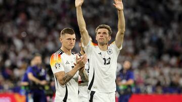 Munich (Germany), 14/06/2024.- Toni Kroos (L) and Thomas Muller of Germany greet supporters after winning the UEFA EURO 2024 group A match between Germany and Scotland in Munich, Germany, 14 June 2024. (Alemania) EFE/EPA/RONALD WITTEK
