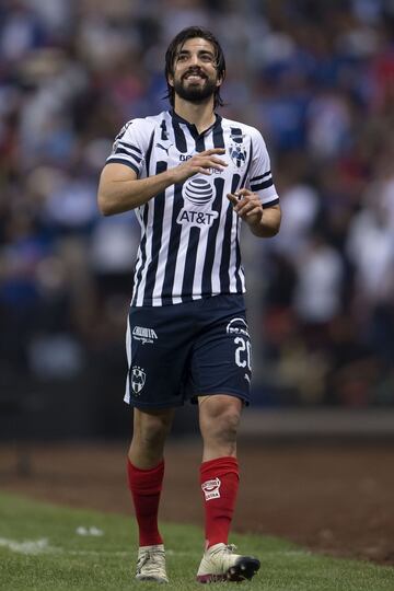 Debutó a los 18 años en Liga MX y desde su temprana edad demostró su calidad con el balón en sus pies. Llegó a la edad de 22 años a Chivas en una transacción que rondó los 14 MDD, con la ilusión de consolidarse en el Fútbol Mexicano y ser el último escalón para llegar a Europa. Sin embargo, fue transferido a Rayados en el verano de 2018 y conforme pasa el tiempo, su posibilidad de marcharse disminuye.