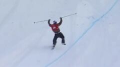 Pierde un esquí en pleno salto y consigue aterrizar sin estamparse