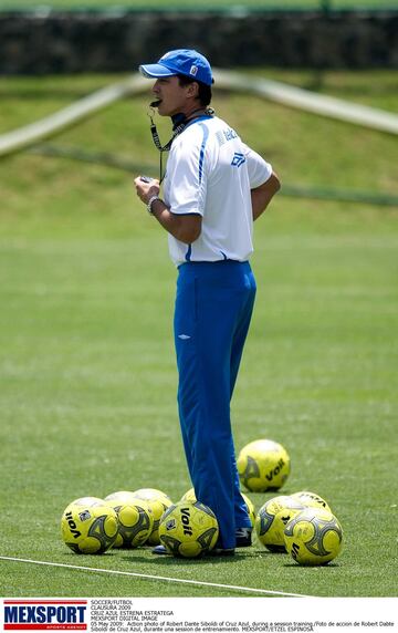 Dante Siboldi fue técnico de los cementeros un sólo encuentro en el 2009, en el cual, cosechó un punto.