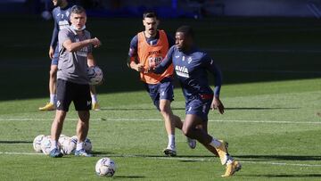 12/11/20 Entrenamiento del SD Eibar
 
 P. DIOP &quot;centrocampista&quot; jugador del SD EIBAR