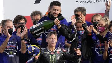 Quartararo se subió a toda su gente al podio.