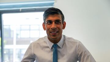Britain's Prime Minister Rishi Sunak meets students as he visits a school in London, Monday, July 17, 2023. Alberto Pezzali/Pool via REUTERS