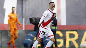 El Rayo dormirá líder gracias a un nuevo hat-trick de De Tomás