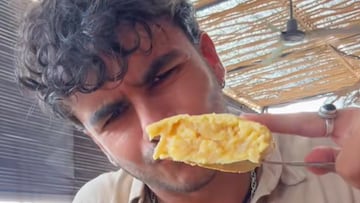 Prueba una tortilla de patata en Bali y su veredicto quizá no es el que todos podían esperar