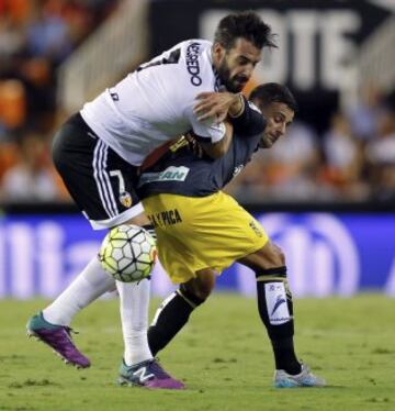 Álvaro Negredo con Javi Márquez.