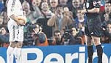 Roberto Carlos en el momento de ser expulsado.