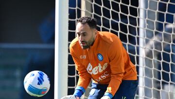 David Ospina durante el calentamiento antes de un partido con Napoli.