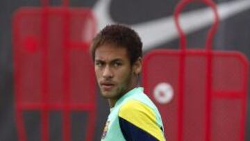 Neymar: "Vale la pena viajar para defender a la Selección"
