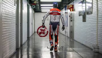 Toni Bou con el trofeo de X-Trial.