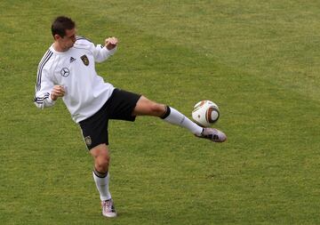 Miroslav Klose se ejercita con un balón en los días previos a entrar en acción. El alemán, nacido en Polonia, es uno de los 75 mundialistas que no lo hace con la selección de su país de nacimiento. En esta edición se acercará a Ronaldo para convertirse en el jugador con más goles anotados en un Mundial.