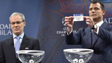 Dejan Stankovic saca la bola del Atlético de Madrid en el sorteo de Champions.