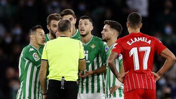Guido Rodríguez protesta su expulsión.