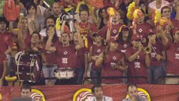 <b>NINGÚN HUECO.</b> La visita de la selección a tierras gallegas ha tenido un gran seguimiento por parte del público.