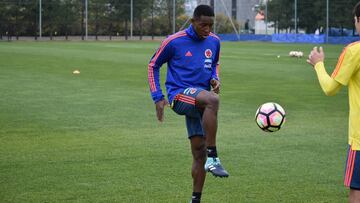 &Oacute;scar Murillo durante un entrenamiento de la Selecci&oacute;n Colombia en su gira por Asia