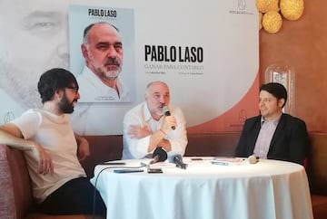 Quique Peinado, Pablo Laso y Faustino Sáez, en la presentación del libro 'Pablo Laso. Ganar para contarlo'.