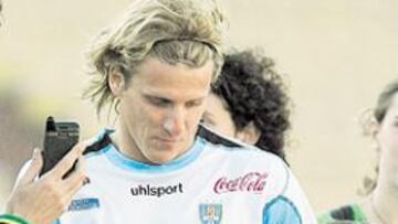 <b>EN DUDA. </b>Forlán se entrenó ayer, pero es duda para ser titular.