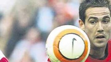 <b>EL AZULGRANA INTERESA. </b>Fernando Navarro es uno de los futbolistas que gusta al cuerpo técnico y se negociará su compra al Barcelona.